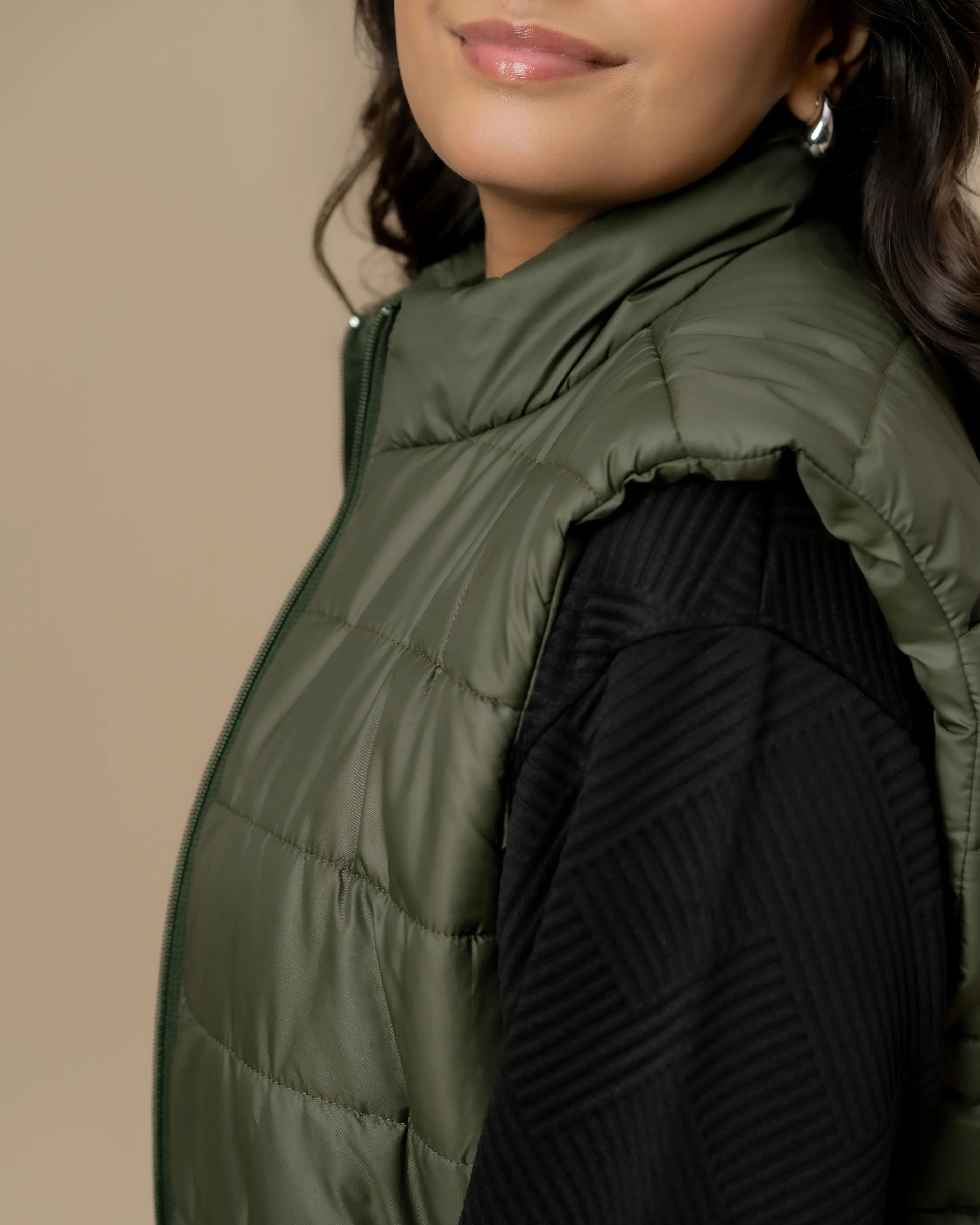 WOMEN OLIVE GREEN SLEEVELESS PUFFER JACKET - Image 3