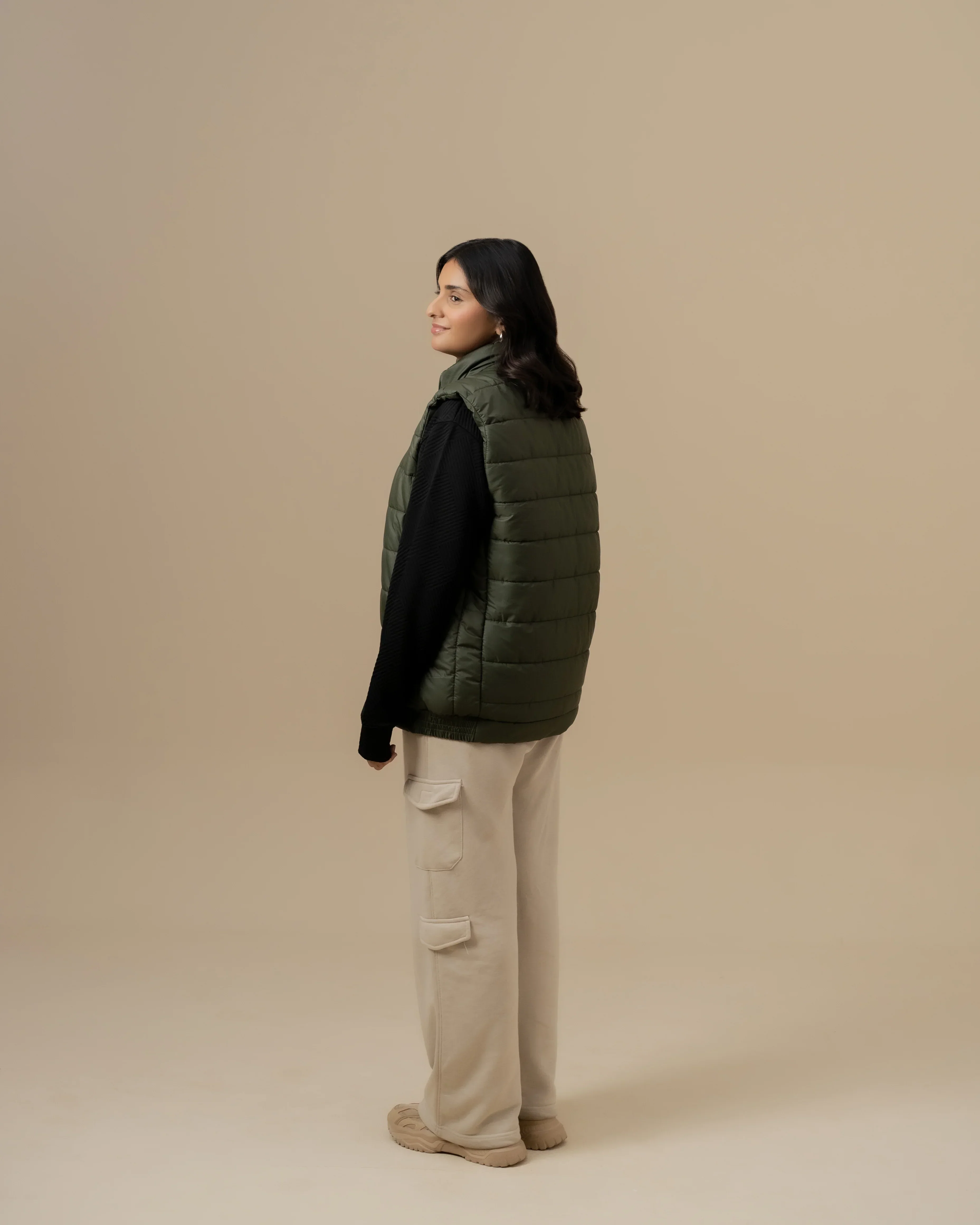 WOMEN OLIVE GREEN SLEEVELESS PUFFER JACKET - Image 4